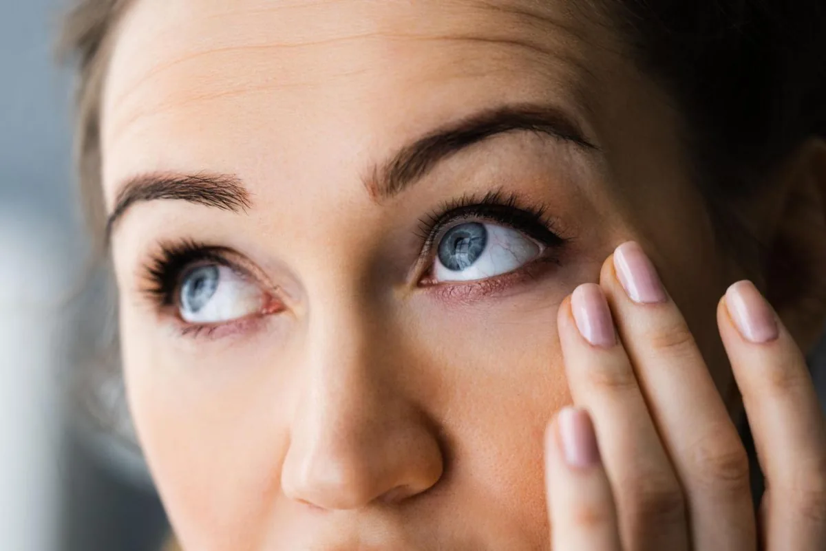 Cuidado e hidratación para la sensación de ojos secos